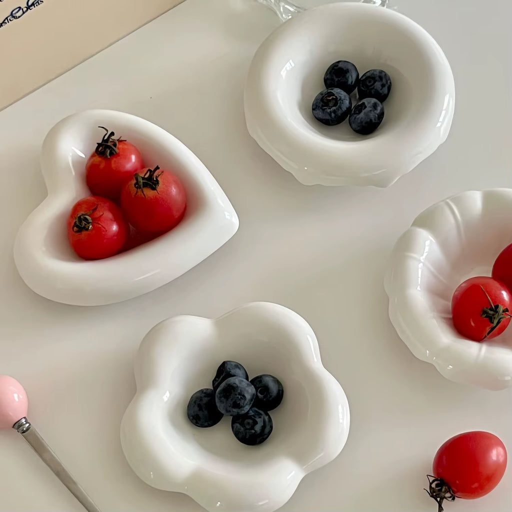 Nordic Flavor Ceramic Small Dish, Cute Small Dish with Heart Shaped Flowers for Home Use Snack Dip Seasoning Small Dish