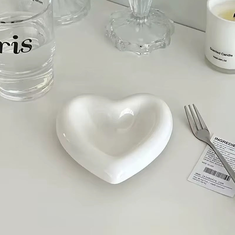 Nordic Flavor Ceramic Small Dish, Cute Small Dish with Heart Shaped Flowers for Home Use Snack Dip Seasoning Small Dish